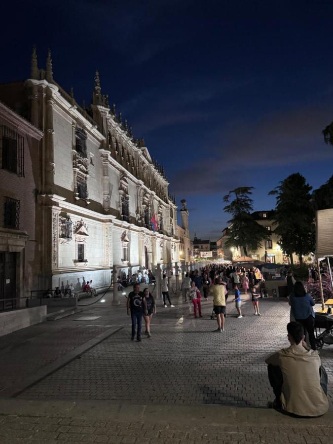 Sonar En La Plaza Cervantes 3 Alcala de Henares Exterior photo